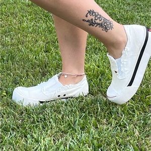 2000 rocket dog white shoes